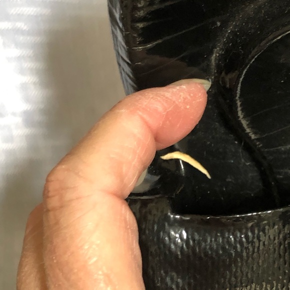 Large Century Martial Arts Student Hook and Loop Sparring Gloves - Black - Picture 4 of 5